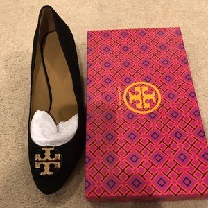 Tory Burch Black Suede Closed Toe Wedge-size 10.5